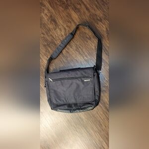 Samsonite Modern Utility Laptop Messenger Bag Commuter College Crossbody